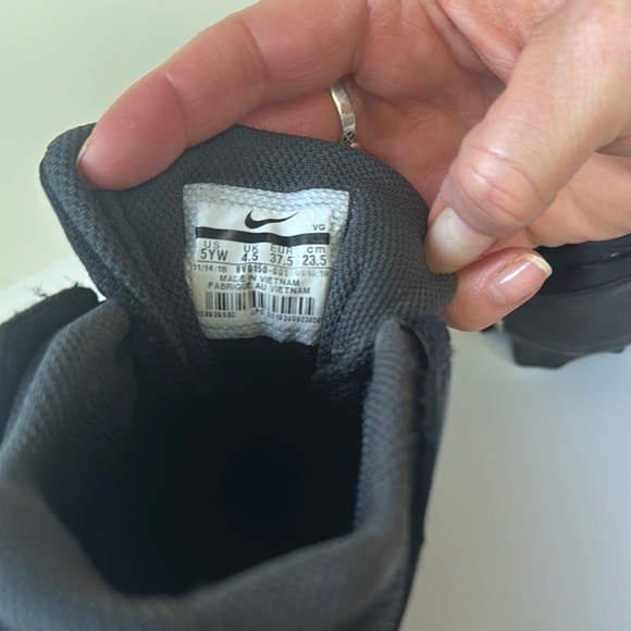 Nike Alpha Black Cleats - Picture 5 of 5